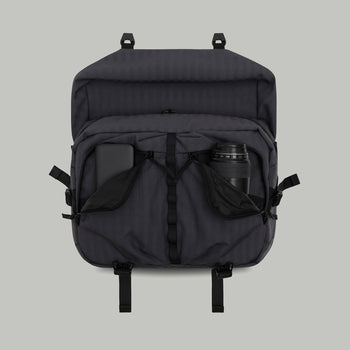 Messenger Bag F18 Gen.1 RD-MB-F18_GEN.1 (SS26) GRAPHITE