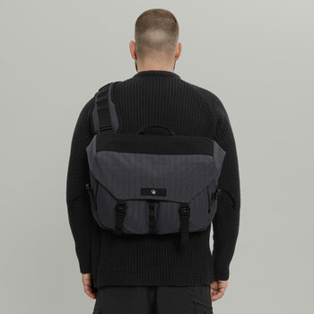 Messenger Bag F18 Gen.1 RD-MB-F18_GEN.1 (SS26) GRAPHITE
