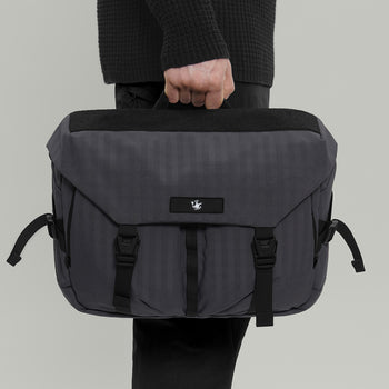 Messenger Bag F18 Gen.1 RD-MB-F18_GEN.1 (SS26) GRAPHITE